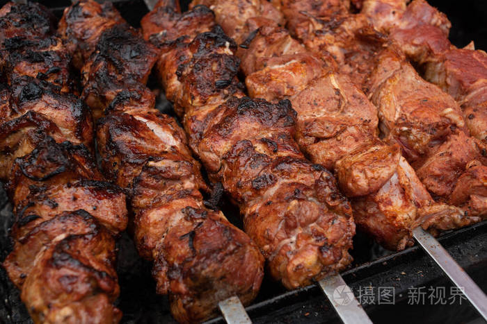 如何在烧烤时避免食物过度烹饪