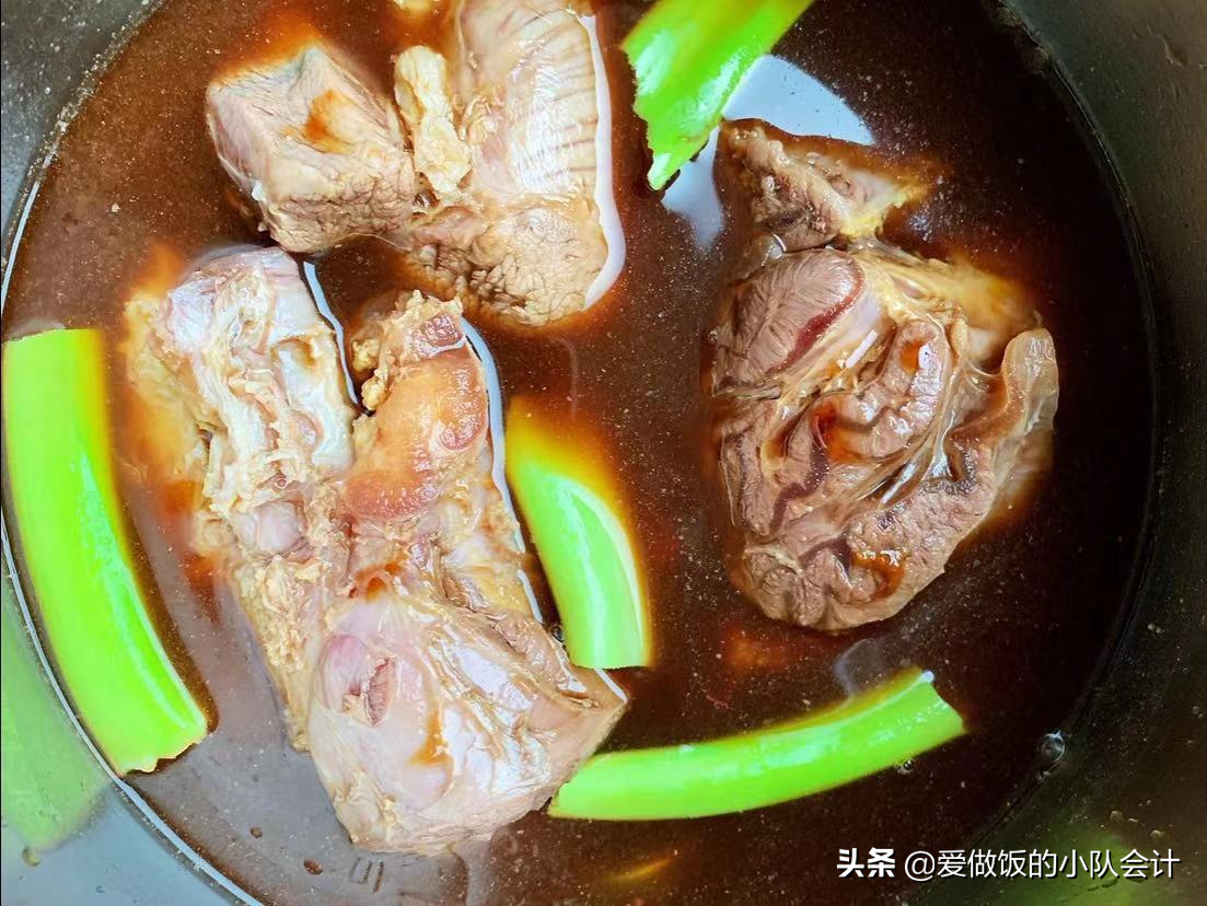 怎样利用炖牛肉制作便当