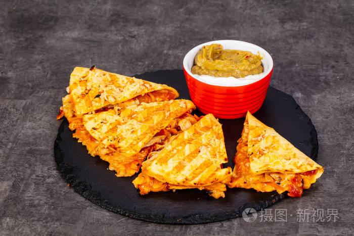 如何制作辣味墨西哥玉米饼炖菜
