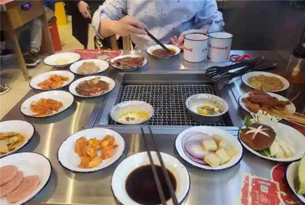 如何让烧烤风味沙拉更具家庭氛围